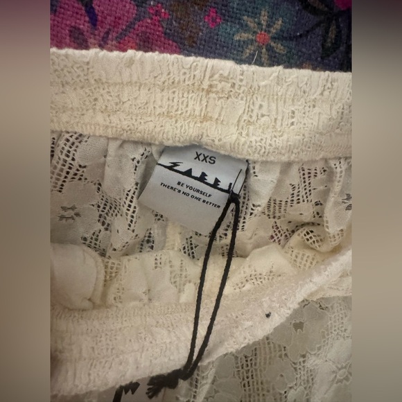 NWT Sabbi Raving Heart Lace Cream Pants - Picture 8 of 12